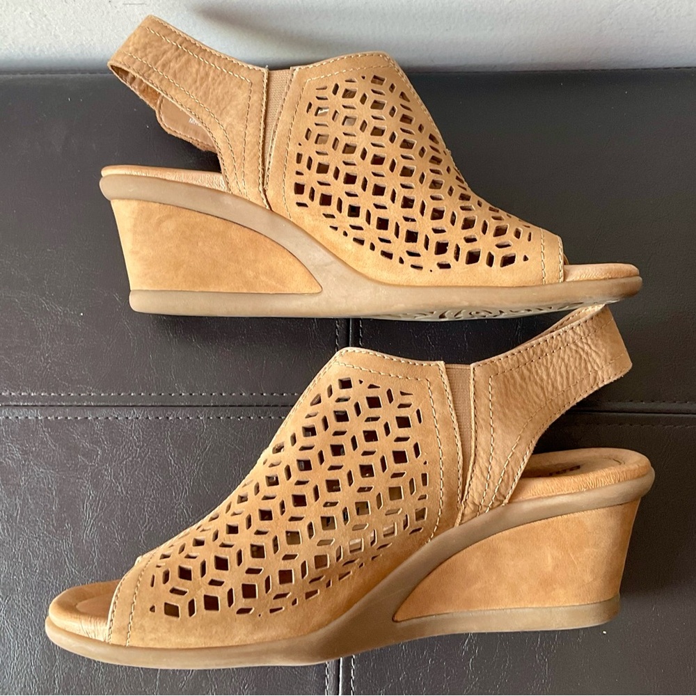 Earth Cascade Sandals leather upper laser-cut EUC